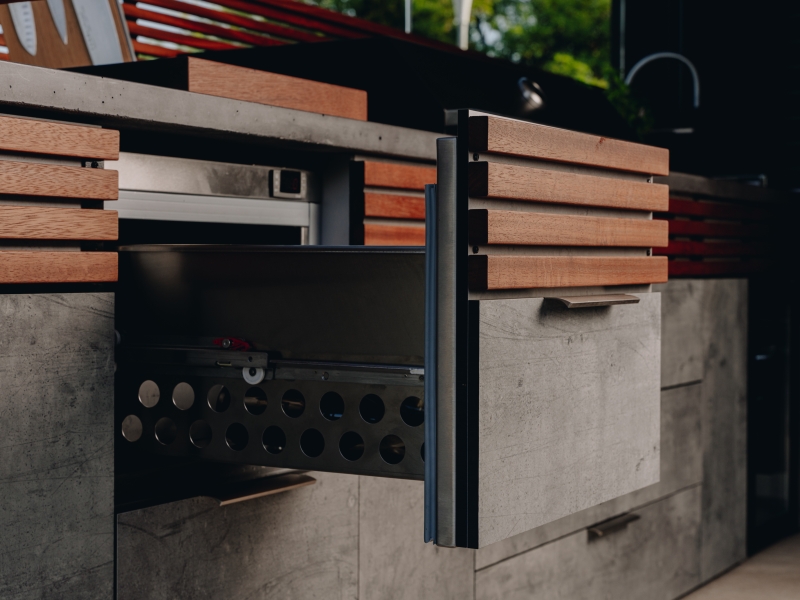 Spezial-Outdoorkühlung für Designprojekte mit leicht zugänglicher aber versteckter Digitalsteuerung