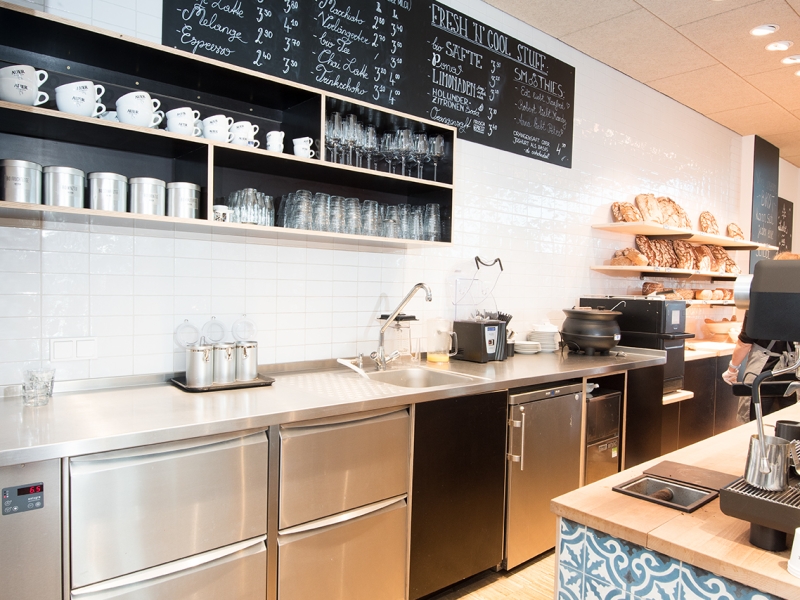 Wandzeile mit Getränkekühlung in Edelstahl von Metagro