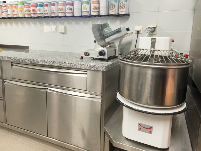 Panierplatz mit Sonder-Panierlade in Edelstahl und Granitabdeckung